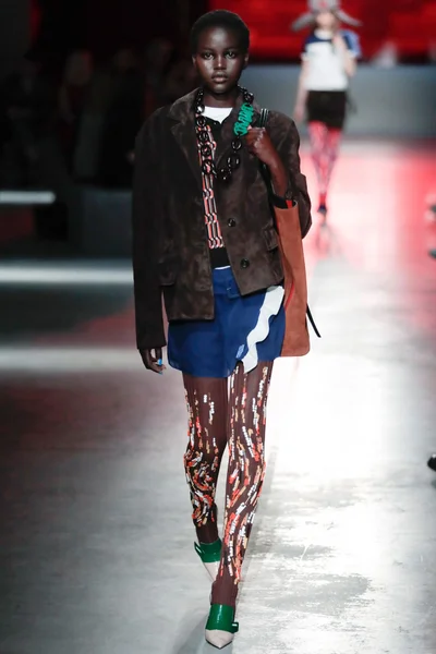 Look 10
